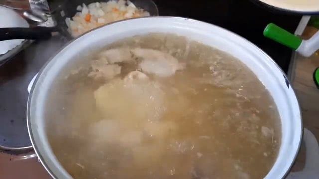 Куриный супчик с сырными шариками.