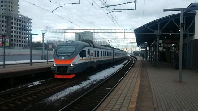 ЭГ2ТВ-032 Иволга 2.0 МЦД и ЭП2Д-0029 Наше Подмосковье ЦППК Перекраска На станции Кунцевская смотреть онлайн