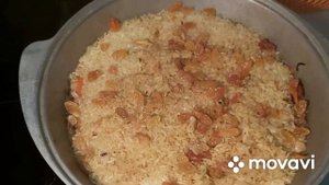 Плов с куриный голени,изюмом и  айвой.