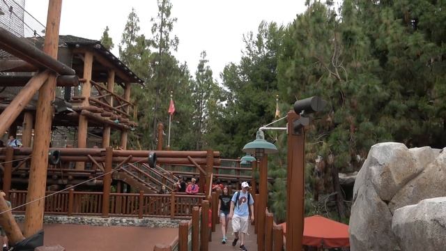 Disney California Adventure Tour & Review with The Legend смотреть онлайн