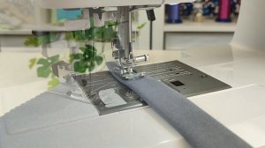 Для чего нужна чёрная кнопка на универсальной лапке