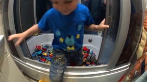 Кушаю вкусное Lego/ Наполнил ЛЕГО ВАННУ и БАССЕЙН/ У меня очень много Lego, но я хочу ещё БОЛЬШЕ