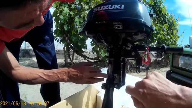 Лодочный двигатель Suzuki DF 2.5 смотреть онлайн