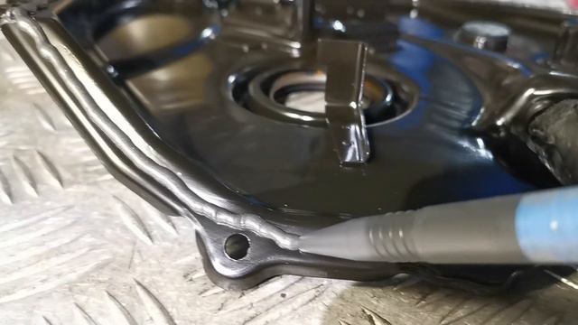 Наносим герметик на сопрягающиеся поверхности правильно смотреть онлайн