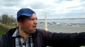 Ем на Набережной Волгограда хычины/Смена юношеского караула Вечного огня