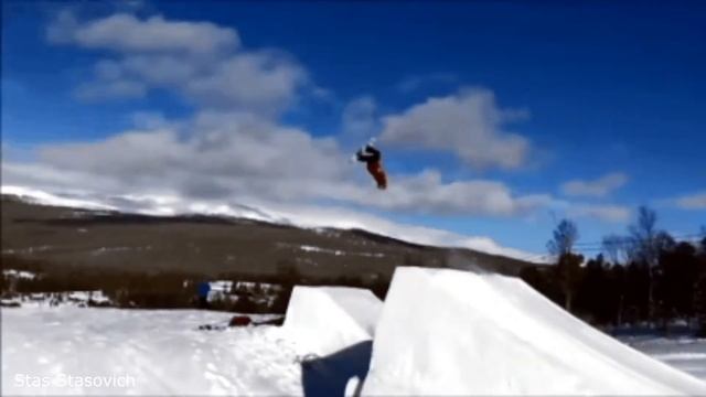 Невероятные трюки на сноуборде.Incredible tricks on a snowboard.