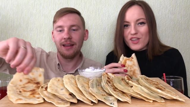 МУКБАНГ КУТАБЫ С ЗЕЛЕНЬЮ | КУТАБЫ С МЯСОМ смотреть онлайн