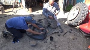 Вулканизация камеры поршнем./Как заклеить камеру дома.