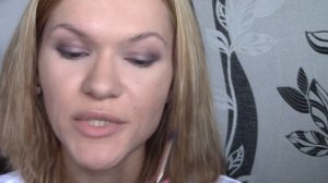 Макияж в холодных тонах с розовой помадой