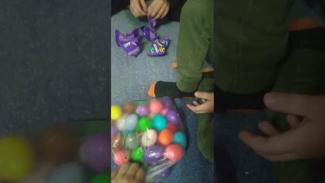 Треснутые3 в Дикси😜 #распаковка #треснутыедикси #коллекция #треснутые3 #распаковкаяиц #сюрприз смотреть онлайн