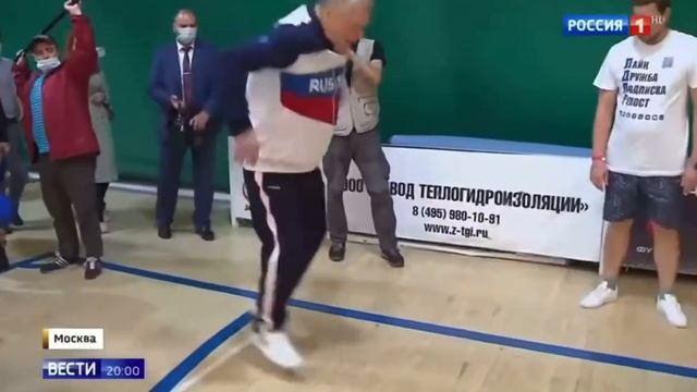 Мэр-чемпион по прыжкам в длину смотреть онлайн