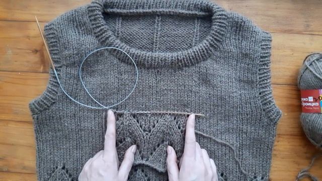 Жилетка с ажуром. Обзор. Как расчитать количество петель. смотреть онлайн