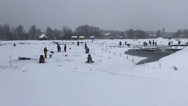 Общая картина рыбалки со льда. смотреть онлайн