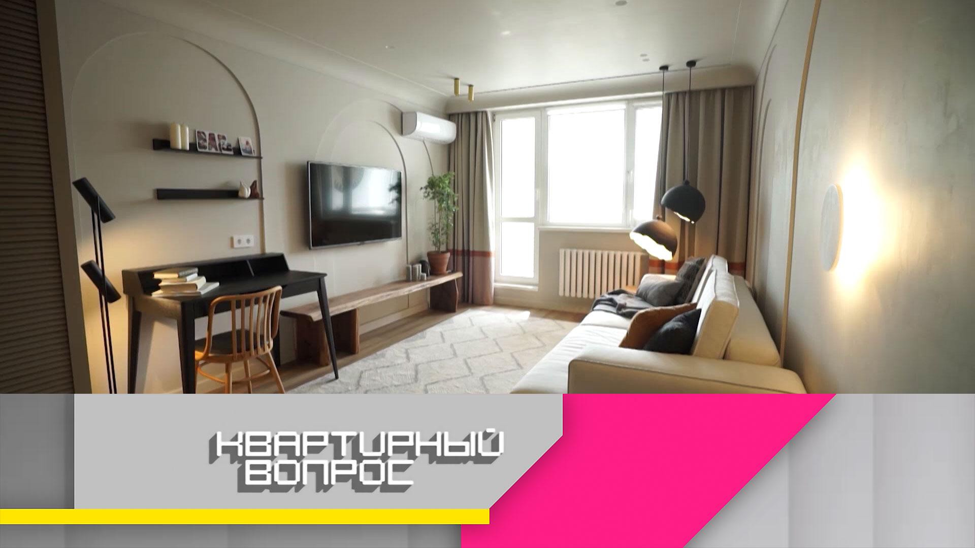 Скандинавский аскетизм в гостиной с лоджией и винтажной мебелью | «Квартирный вопрос»