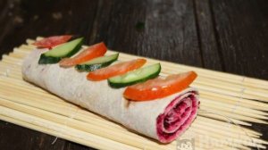 Рулет из лаваша со свекольной начинкой