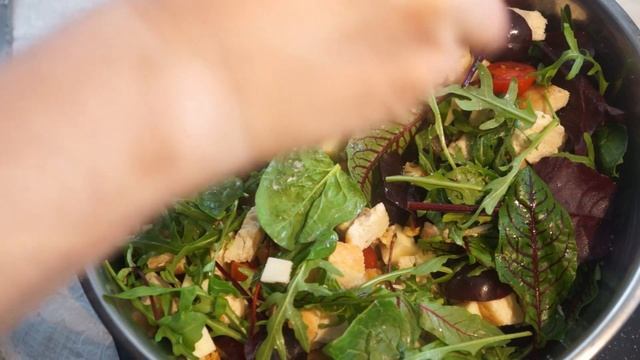 САЛАТ ИЗ КУРИЦЫ И ВИНОГРАДА. ДЛЯ МИЛЫХ ДАМ. смотреть онлайн