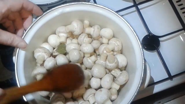 Маринованные шампиньоны. Проверенный рецепт приготовления маринованных шампиньонов. смотреть онлайн