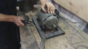 КАК СДЕЛАТЬ НАЖДАК - ТОЧИЛО  СВОИМИ РУКАМИ С БЫСТРОЙ СМЕНОЙ КРУГОВ | Sharpened machine DIY