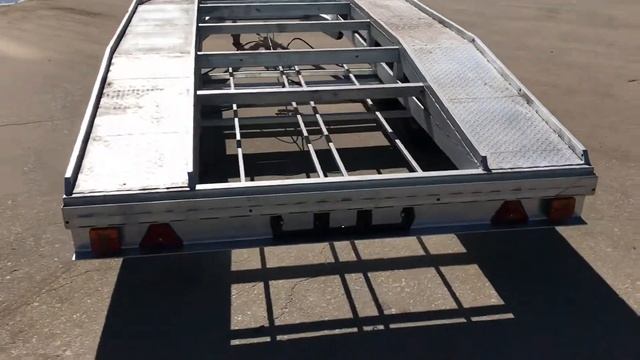 Прицеп автовоз 4х2м оцинкованный с тормозом наката и колёсами 13С смотреть онлайн