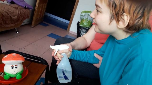 Ребенок брызгает травку каждый день - это приучает к самостоятельности и развивает собственность смотреть онлайн