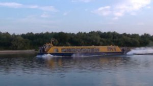 волны от водомётного теплохода ЛУЧ 4