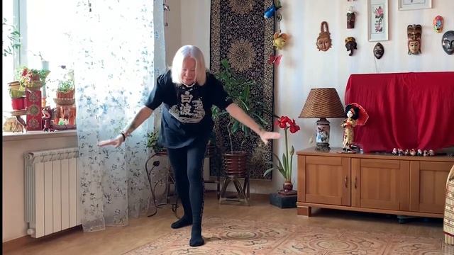 Сборник Цигун с Людмилой Беловой. Танцы и подражание животным. / Qigong Dancing, imitating animals. смотреть онлайн