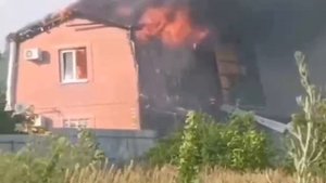 В Таганроге беспилотник упал на жилой дом