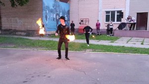 Мастер-класс по кручению и жонглированию и уличная показательная тренировка номеров с огнём
