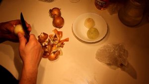 Как почистить репчатый лук