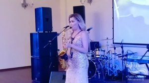 Девушка саксофонист на праздник, свадьбу, юбилей Москва - заказать саксофониста на встречу гостей