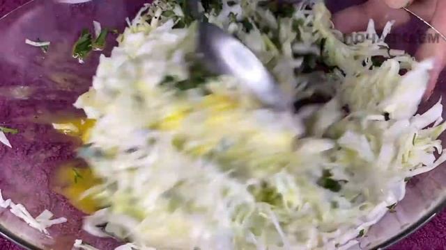 Если в холодильнике пусто, я беру капусту и немного кефира: делюсь вкусным рецептом! смотреть онлайн