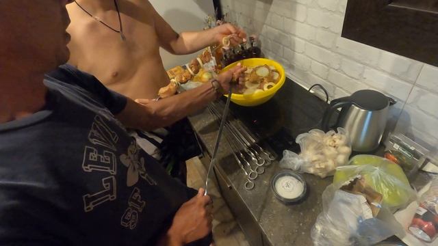 Рыбалка, баня, шашлык, покер... Вырваться мужской компанией на 2 дня от всех забот. 4K смотреть онлайн