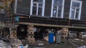 Подъем дома 6х11 м на 1 метр с переносом на 3 м и заменой нижних венцов