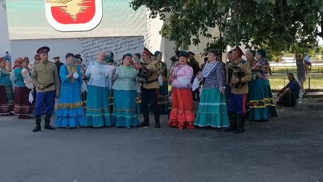 " А я в карты не играю, горьку водочку не пью" смотреть онлайн