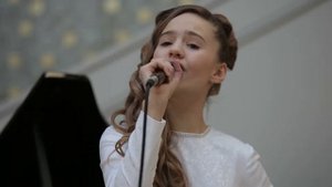 Поёт просто супер. Талантливая исполнительница из Воронежа