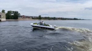 Катер “NEON” BOWRIDER