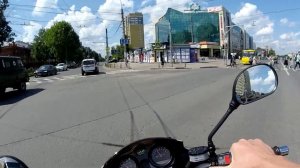 На мопеде в городском потоке 110 кубов,  бездорожья .