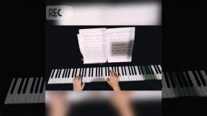 Игра на пианино: "HAPPY NEW YEAR " (из репертуара группы "АВВА").