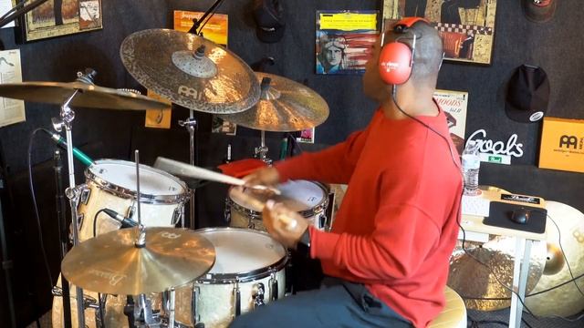 Brazilian Samba Jazz Rhythm Style - Assanhado ( Hamilton De Holanda ) by Isac Jamba смотреть онлайн