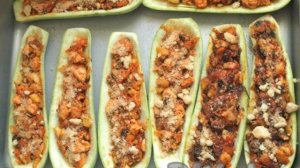 Лодочки из кабачков с куриным филе в духовке