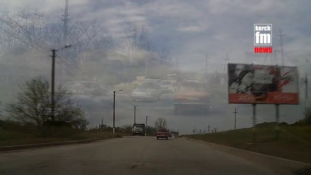 В Керчи делают ямочно дырочный ремонт дороги смотреть онлайн