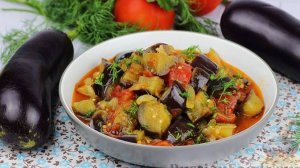 Идеальны и в горячем, и в холодном виде.
БАКЛАЖАНЫ, ТУШЕННЫЕ С ПОМИДОРАМИ И ЛУКОМ