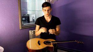 Как правильно ставить струны на акустическую гитару