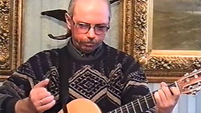 "Путь лежит среди некошенных трав" (запись 2000 г.). Исполняет автор - Сергей Филиппов.