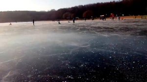 каток на озере