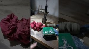ремонт стойки амортизатора свойми руками ремонт вечной стойки амортизатора