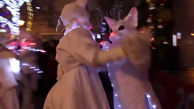 Театрализованные представления в световых костюмах - Уличный театр Москвы