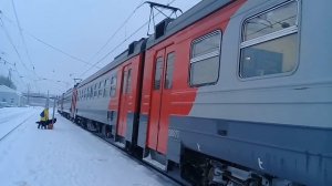 Электропоезд ЭД4М-0410 с пригородным поездом 6610 Екатеринбург-Каменск-Уральский