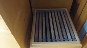 Обрабатываем сушь от восковой моли