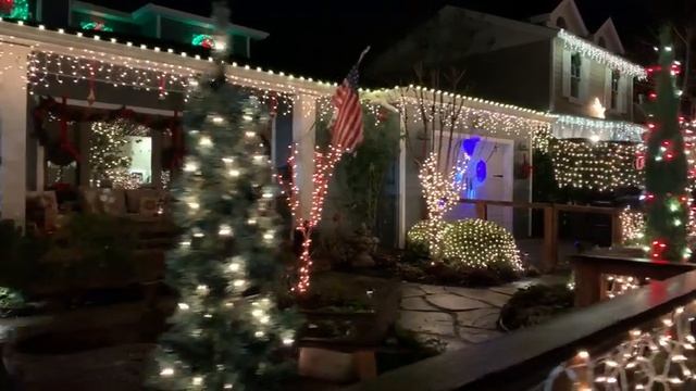 V4 - Как наряжают дома на рождество в америке смотреть онлайн